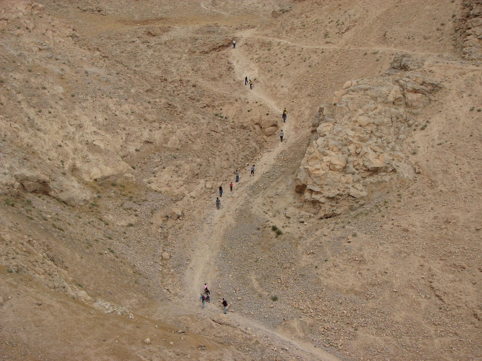 12 May 2007 - 13:40 - Judaean Desert Jeep Trip - Hiking up Hyrcania (Tomer Shkolnik photo)