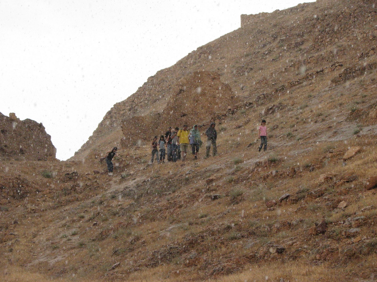 12 May 2007 - 14:10 - Judean Desert Jeep Trip - The rain begins as we begin our descent from Hyrcania Fortress (Tomer Shkolnik photo)