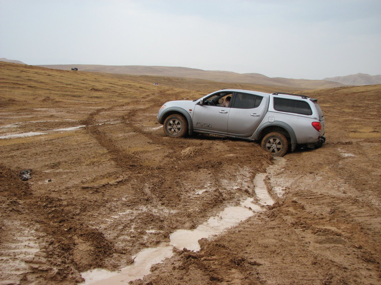 12 May 2007 - 14:30 - Judean Desert Jeep Trip - The rain shower makes the jeep trails muddy and slippery (Tomer Shkolnik photo)